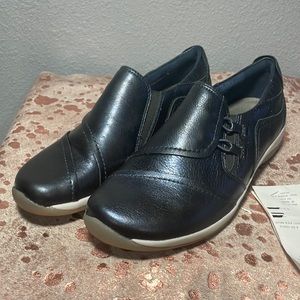 Earth leather sneakers
